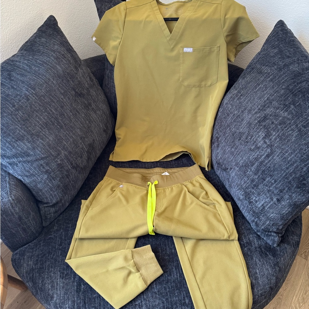 Figs Olive Green Scrub Set